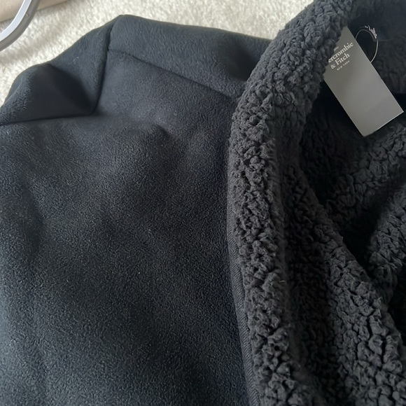 BLACK OVERCOAT - Picture 3 of 4